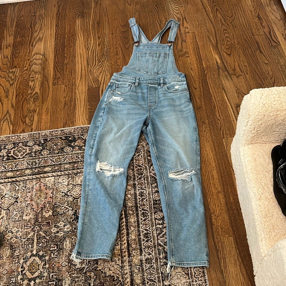 American Eagle Stretch Light Wash Distressed Mom Overall - 2 Short